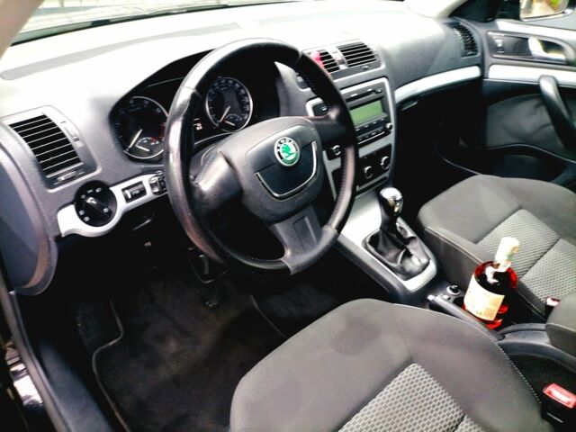 Черный Шкода Октавия, объемом двигателя 0 л и пробегом 221 тыс. км за 7200 $, фото 13 на Automoto.ua