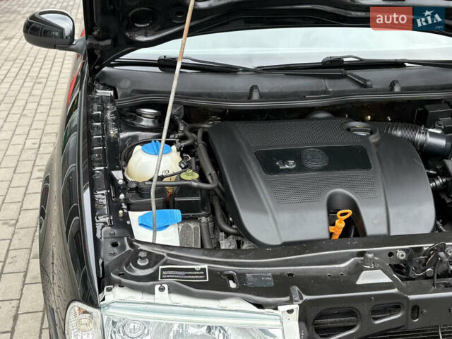 Черный Шкода Октавия, объемом двигателя 1.6 л и пробегом 218 тыс. км за 6777 $, фото 50 на Automoto.ua