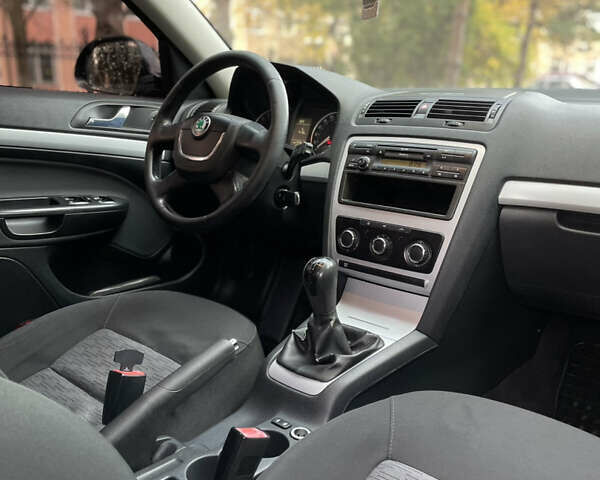 Черный Шкода Октавия, объемом двигателя 1.6 л и пробегом 230 тыс. км за 6800 $, фото 14 на Automoto.ua