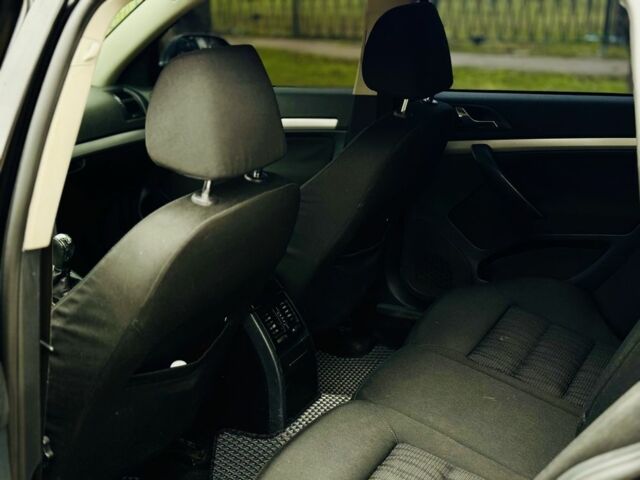 Черный Шкода Октавия, объемом двигателя 1.9 л и пробегом 215 тыс. км за 3300 $, фото 12 на Automoto.ua