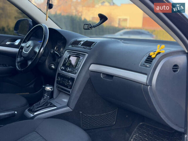 Черный Шкода Октавия, объемом двигателя 1.8 л и пробегом 270 тыс. км за 6550 $, фото 36 на Automoto.ua