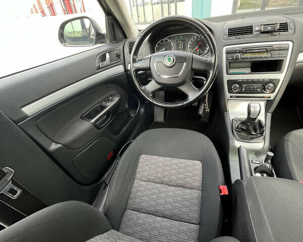 Черный Шкода Октавия, объемом двигателя 1.8 л и пробегом 180 тыс. км за 6600 $, фото 25 на Automoto.ua