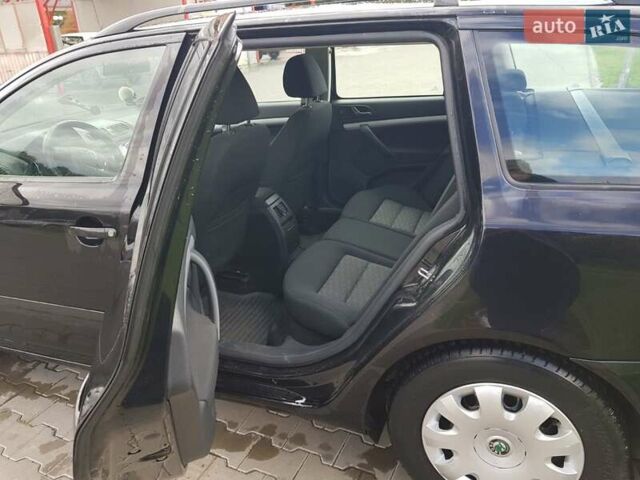 Черный Шкода Октавия, объемом двигателя 1.6 л и пробегом 274 тыс. км за 7147 $, фото 1 на Automoto.ua