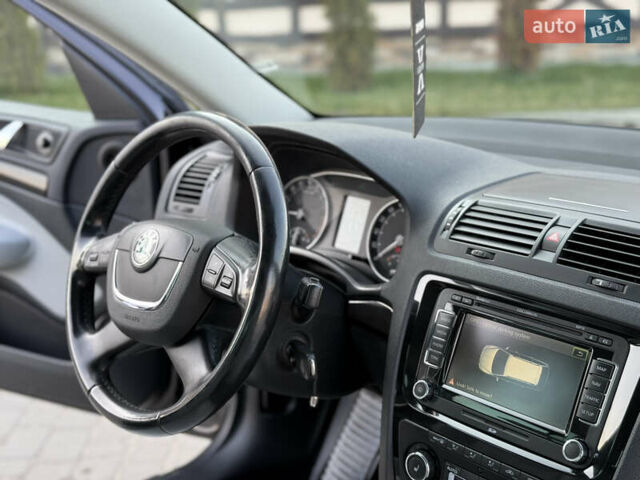 Черный Шкода Октавия, объемом двигателя 0 л и пробегом 215 тыс. км за 8800 $, фото 165 на Automoto.ua