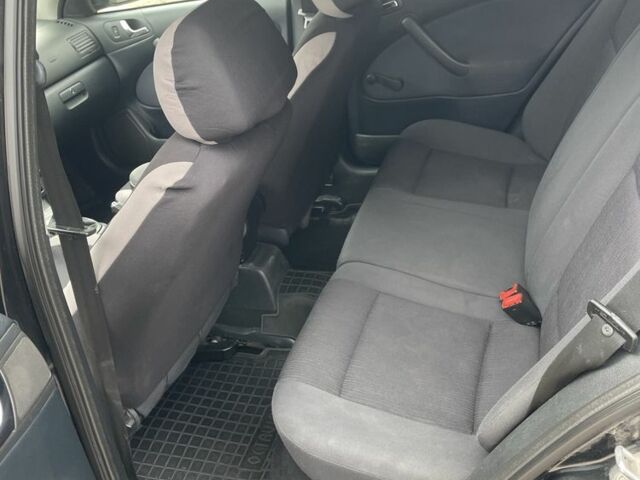 Черный Шкода Октавия, объемом двигателя 1.6 л и пробегом 201 тыс. км за 5650 $, фото 3 на Automoto.ua