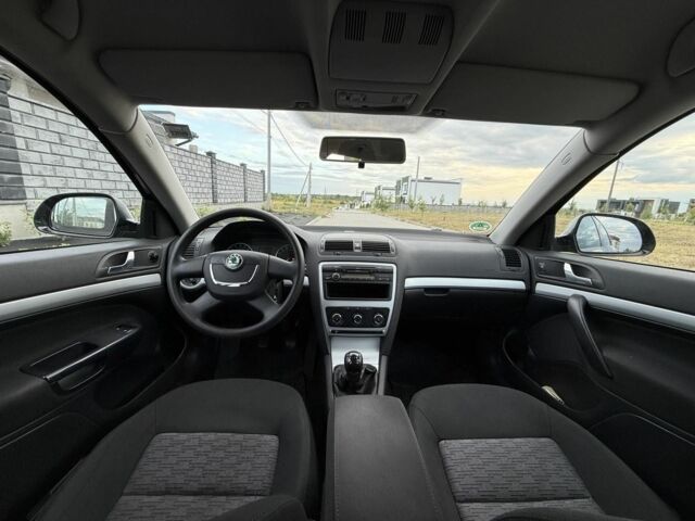 Черный Шкода Октавия, объемом двигателя 0 л и пробегом 219 тыс. км за 7200 $, фото 10 на Automoto.ua