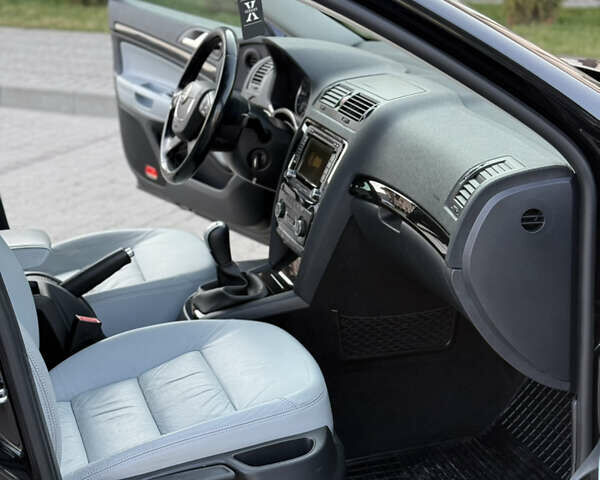 Черный Шкода Октавия, объемом двигателя 0 л и пробегом 215 тыс. км за 8800 $, фото 170 на Automoto.ua