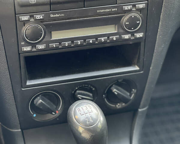 Черный Шкода Октавия, объемом двигателя 1.6 л и пробегом 217 тыс. км за 5700 $, фото 13 на Automoto.ua