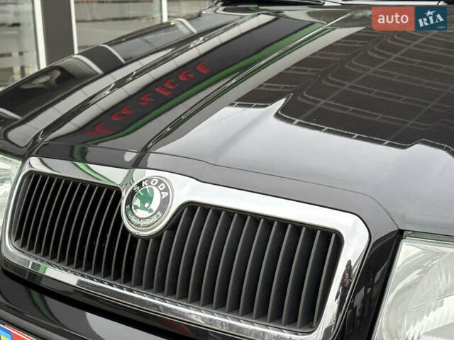 Черный Шкода Октавия, объемом двигателя 1.6 л и пробегом 218 тыс. км за 6777 $, фото 3 на Automoto.ua