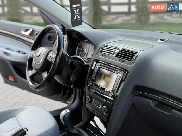 Черный Шкода Октавия, объемом двигателя 0 л и пробегом 215 тыс. км за 8800 $, фото 160 на Automoto.ua