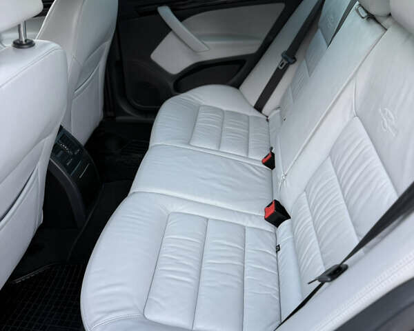 Черный Шкода Октавия, объемом двигателя 0 л и пробегом 215 тыс. км за 8800 $, фото 215 на Automoto.ua