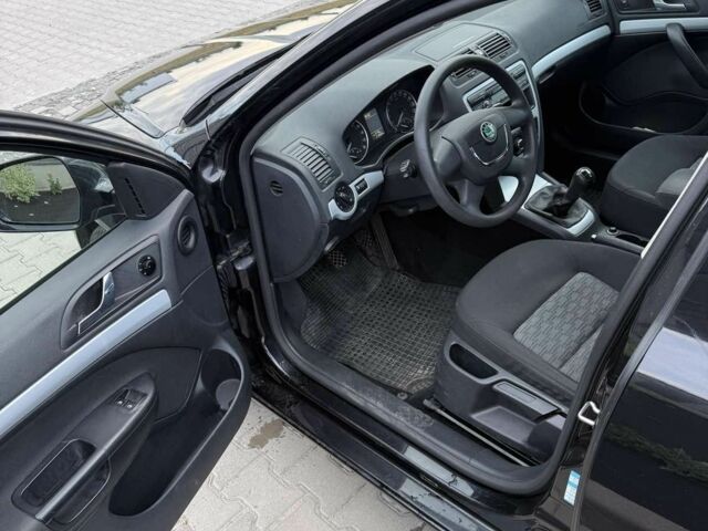 Черный Шкода Октавия, объемом двигателя 0 л и пробегом 219 тыс. км за 7200 $, фото 8 на Automoto.ua