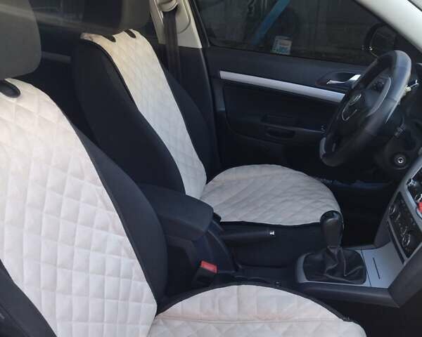 Черный Шкода Октавия, объемом двигателя 1.6 л и пробегом 230 тыс. км за 8500 $, фото 6 на Automoto.ua