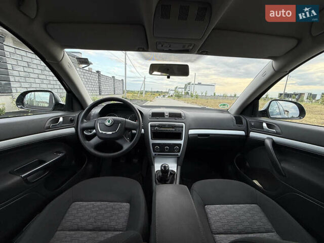 Чорний Шкода Октавія, об'ємом двигуна 1.6 л та пробігом 219 тис. км за 6800 $, фото 11 на Automoto.ua