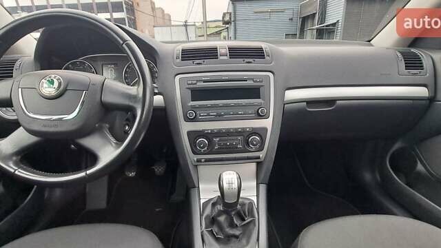 Черный Шкода Октавия, объемом двигателя 1.8 л и пробегом 213 тыс. км за 7500 $, фото 6 на Automoto.ua