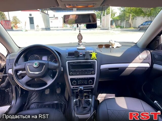 Черный Шкода Октавия, объемом двигателя 1.6 л и пробегом 320 тыс. км за 8300 $, фото 3 на Automoto.ua