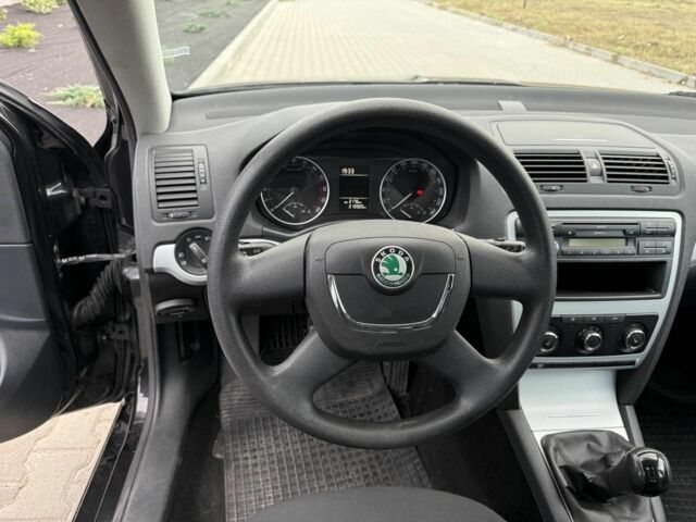 Черный Шкода Октавия, объемом двигателя 0 л и пробегом 219 тыс. км за 7200 $, фото 7 на Automoto.ua