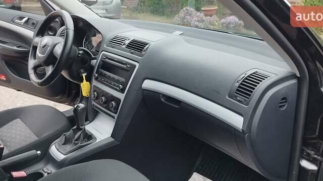 Чорний Шкода Октавія, об'ємом двигуна 1.6 л та пробігом 209 тис. км за 8299 $, фото 64 на Automoto.ua