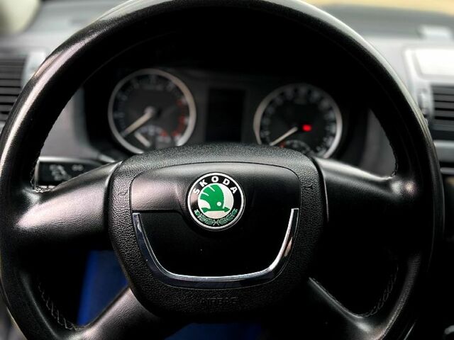 Черный Шкода Октавия, объемом двигателя 1.4 л и пробегом 207 тыс. км за 8100 $, фото 7 на Automoto.ua