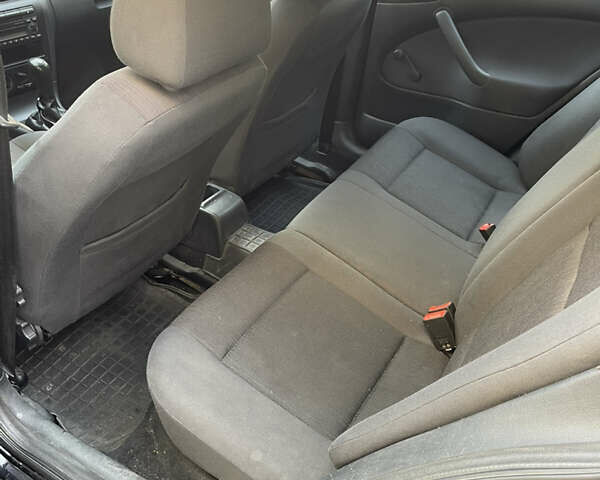 Черный Шкода Октавия, объемом двигателя 1.6 л и пробегом 217 тыс. км за 5700 $, фото 16 на Automoto.ua