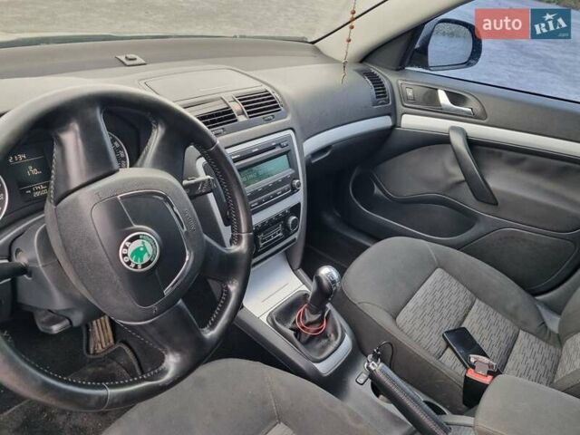 Черный Шкода Октавия, объемом двигателя 1.9 л и пробегом 285 тыс. км за 7500 $, фото 4 на Automoto.ua