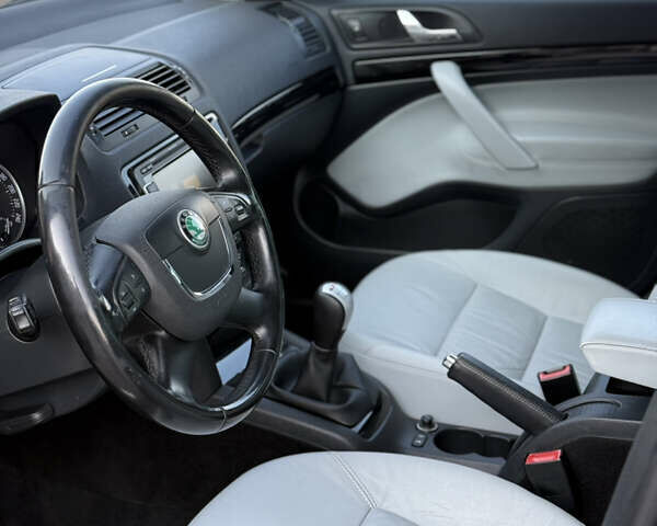 Черный Шкода Октавия, объемом двигателя 0 л и пробегом 215 тыс. км за 8800 $, фото 143 на Automoto.ua