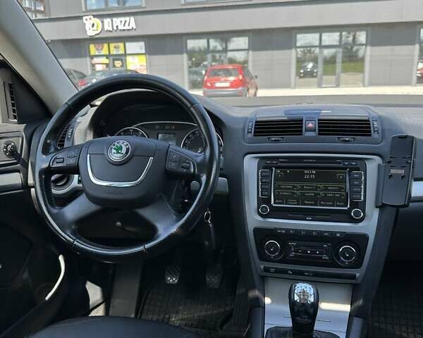 Черный Шкода Октавия, объемом двигателя 1.8 л и пробегом 250 тыс. км за 8300 $, фото 32 на Automoto.ua