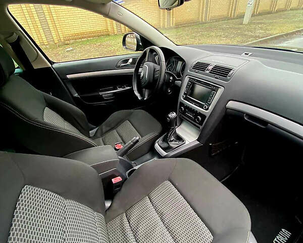 Чорний Шкода Октавія, об'ємом двигуна 1.8 л та пробігом 223 тис. км за 7750 $, фото 15 на Automoto.ua