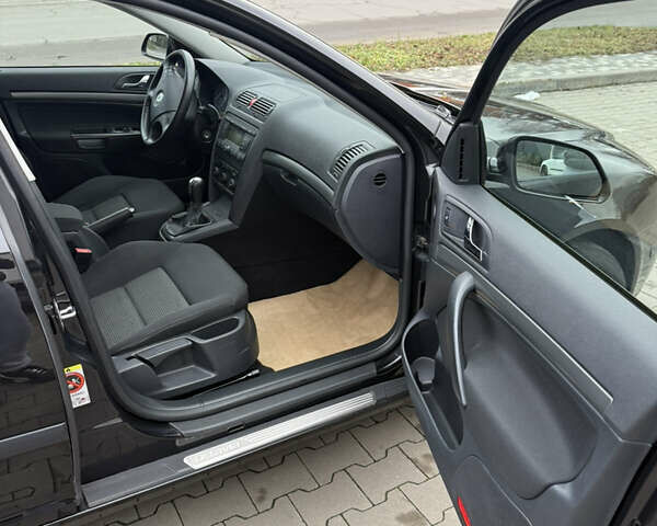 Черный Шкода Октавия, объемом двигателя 1.6 л и пробегом 197 тыс. км за 7500 $, фото 48 на Automoto.ua
