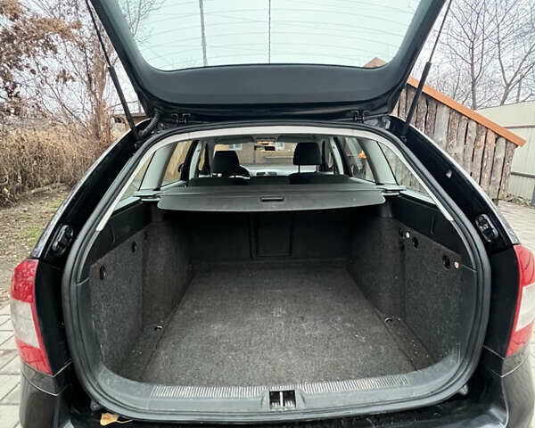 Черный Шкода Октавия, объемом двигателя 1.8 л и пробегом 320 тыс. км за 7500 $, фото 7 на Automoto.ua
