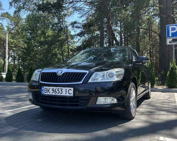 Черный Шкода Октавия, объемом двигателя 1.6 л и пробегом 290 тыс. км за 7800 $, фото 2 на Automoto.ua