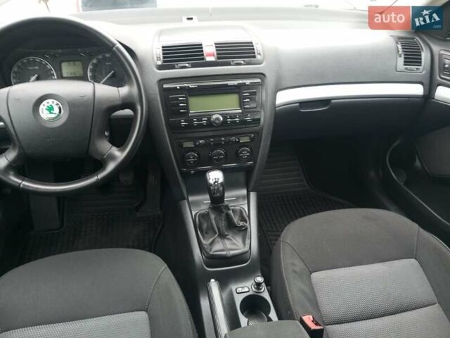 Чорний Шкода Октавія, об'ємом двигуна 1.6 л та пробігом 218 тис. км за 6700 $, фото 17 на Automoto.ua