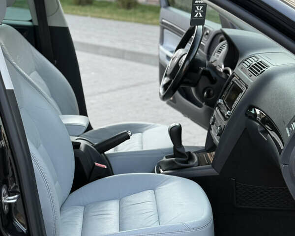 Черный Шкода Октавия, объемом двигателя 0 л и пробегом 215 тыс. км за 8800 $, фото 169 на Automoto.ua