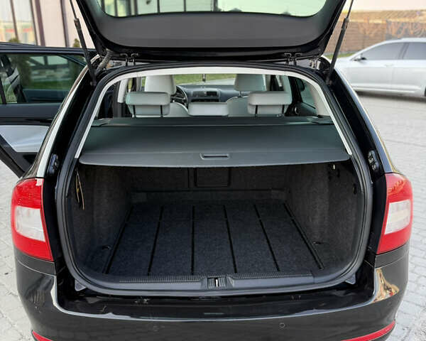 Черный Шкода Октавия, объемом двигателя 0 л и пробегом 215 тыс. км за 8800 $, фото 227 на Automoto.ua