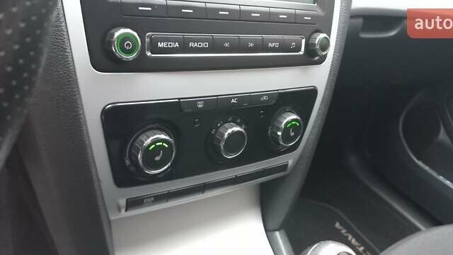 Чорний Шкода Октавія, об'ємом двигуна 1.6 л та пробігом 227 тис. км за 7499 $, фото 10 на Automoto.ua