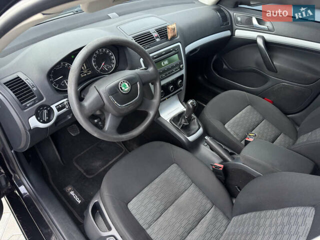 Черный Шкода Октавия, объемом двигателя 1.6 л и пробегом 261 тыс. км за 7400 $, фото 12 на Automoto.ua