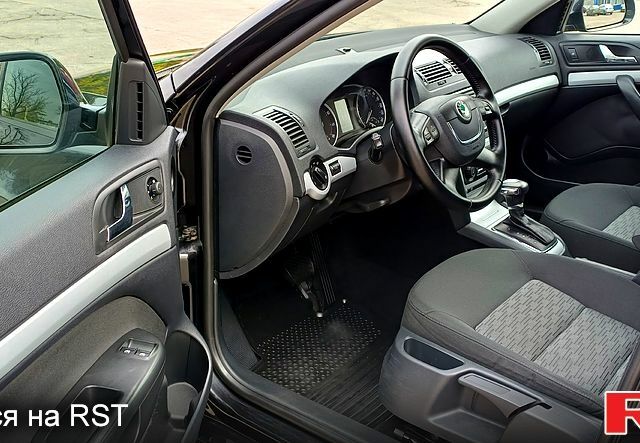 Черный Шкода Октавия, объемом двигателя 1.8 л и пробегом 176 тыс. км за 7800 $, фото 2 на Automoto.ua