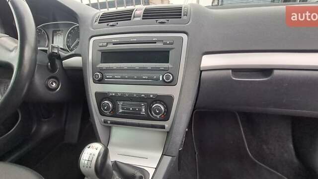 Черный Шкода Октавия, объемом двигателя 1.8 л и пробегом 213 тыс. км за 7500 $, фото 4 на Automoto.ua