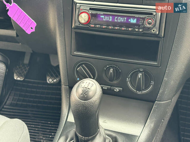 Черный Шкода Октавия, объемом двигателя 1.6 л и пробегом 218 тыс. км за 6777 $, фото 45 на Automoto.ua