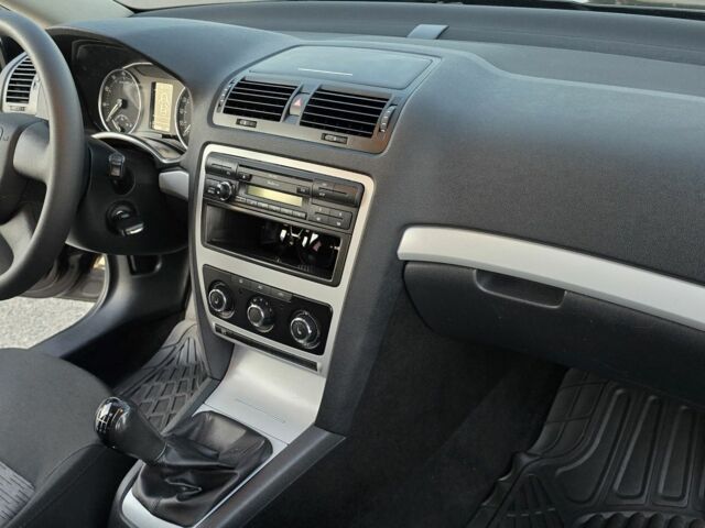 Чорний Шкода Октавія, об'ємом двигуна 1.4 л та пробігом 178 тис. км за 7600 $, фото 7 на Automoto.ua