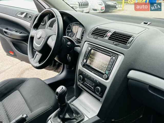 Черный Шкода Октавия, объемом двигателя 1.8 л и пробегом 223 тыс. км за 8999 $, фото 29 на Automoto.ua