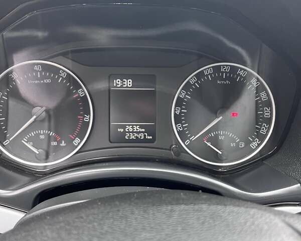 Черный Шкода Октавия, объемом двигателя 1.6 л и пробегом 232 тыс. км за 6500 $, фото 3 на Automoto.ua