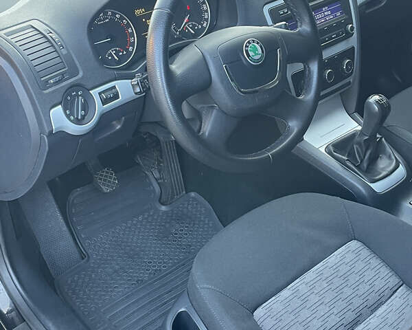 Черный Шкода Октавия, объемом двигателя 1.6 л и пробегом 288 тыс. км за 6650 $, фото 12 на Automoto.ua