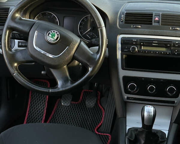 Чорний Шкода Октавія, об'ємом двигуна 1.8 л та пробігом 236 тис. км за 7650 $, фото 13 на Automoto.ua