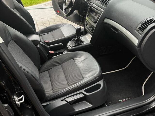 Черный Шкода Октавия, объемом двигателя 1.4 л и пробегом 230 тыс. км за 6900 $, фото 16 на Automoto.ua