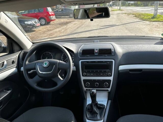 Черный Шкода Октавия, объемом двигателя 1.8 л и пробегом 197 тыс. км за 8100 $, фото 7 на Automoto.ua