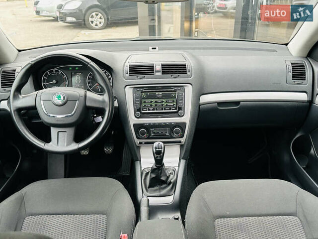 Черный Шкода Октавия, объемом двигателя 1.8 л и пробегом 223 тыс. км за 8999 $, фото 16 на Automoto.ua