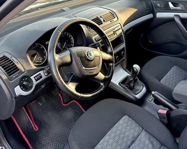 Чорний Шкода Октавія, об'ємом двигуна 1.8 л та пробігом 236 тис. км за 7650 $, фото 10 на Automoto.ua