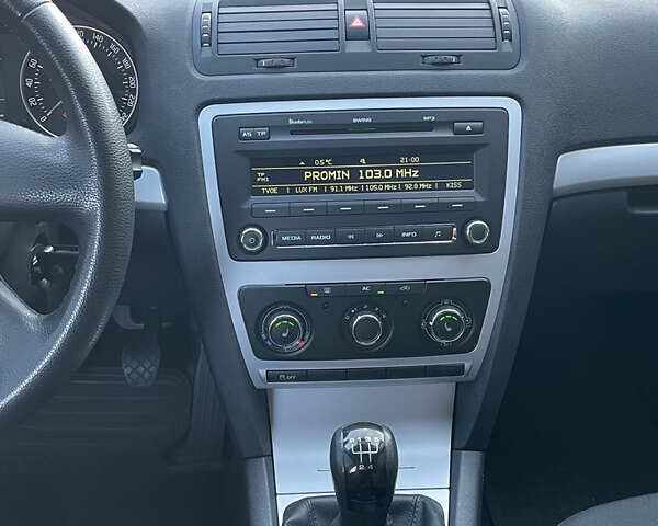 Черный Шкода Октавия, объемом двигателя 1.6 л и пробегом 288 тыс. км за 6650 $, фото 17 на Automoto.ua