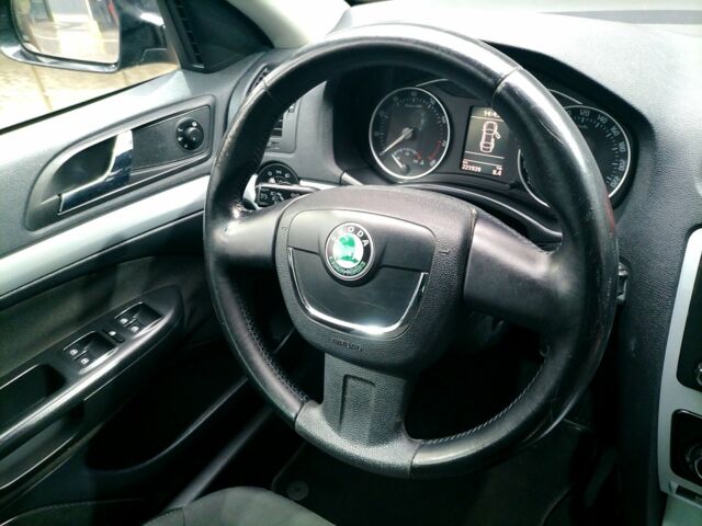 Черный Шкода Октавия, объемом двигателя 0 л и пробегом 221 тыс. км за 7200 $, фото 5 на Automoto.ua